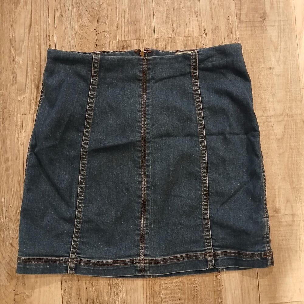 Free People Mini Skirt Denim Jean Size 12 *Broken Clasp*